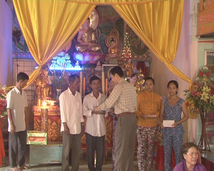 Badan pengarahan Nam Bo Barat menyampaikan ucapan selamat sehubungan dengan Hari Raya Tahun Baru Chol Chnam Thmay - ảnh 1