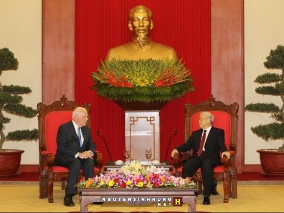 Sekjen KS PKV, Nguyen Phu Trong menerima Ketua Harian Senat AS, Patrick Leahy - ảnh 1