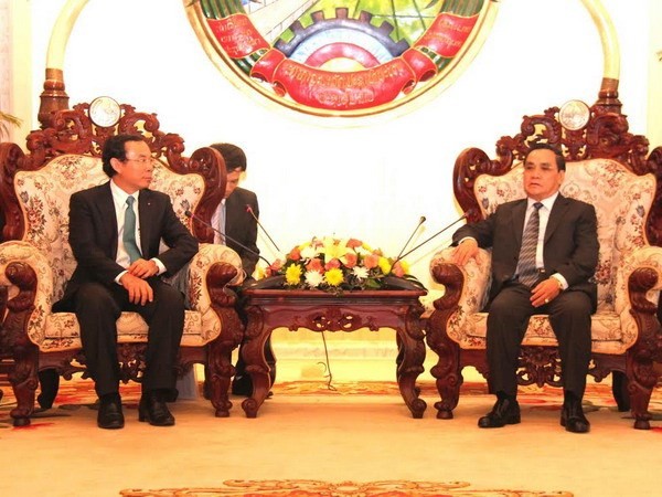PM Laos menerima delegasi pimpinan Kantor Pemerintah Vietnam - ảnh 1