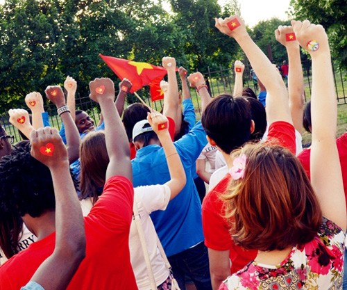 Mahasiswa Vietnam di Federasi Rusia berkiblat ke laut dan pulau kampung halaman - ảnh 1