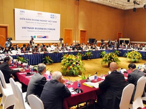 Pembukaan Forum badan usaha Vietnam di tengah-tengah masa bakti tahun 2014 di kota Hanoi - ảnh 1