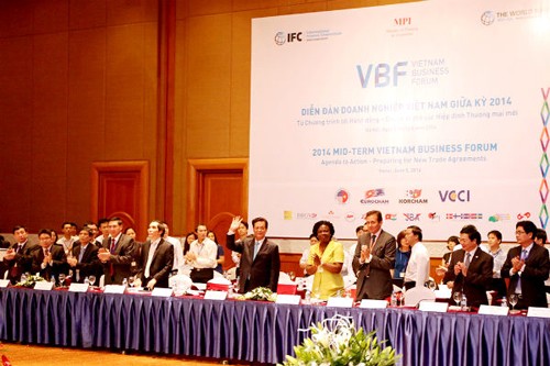 PM Nguyen Tan Dung: Pemerintah Vietnam berkomitmen menciptakan syarat kondusif, menjamin keamanan badan-badan usaha dan para investor - ảnh 1