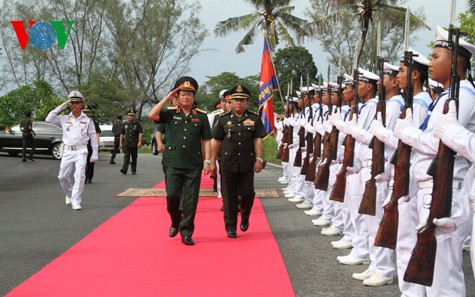 Mendorong kerjasama komprehensif antara tentara dua negeri Vietnam-Kamboja - ảnh 1