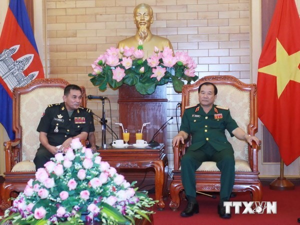 Delegasi Biro Personalia Kementerian Pertahanan Kerajaan Kamboja mengunjungi Vietnam - ảnh 1