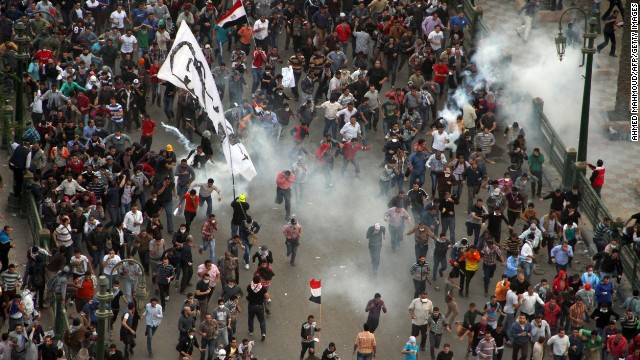 Mesir tenggelam dalam kekerasan dan perpecahan setelah setahun terjadi gelombang demonstrasi - ảnh 1