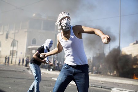Kekerasan meledak di Jerusalem setelah kasus pembunuhan terhadap seorang pemuda Palestina - ảnh 1