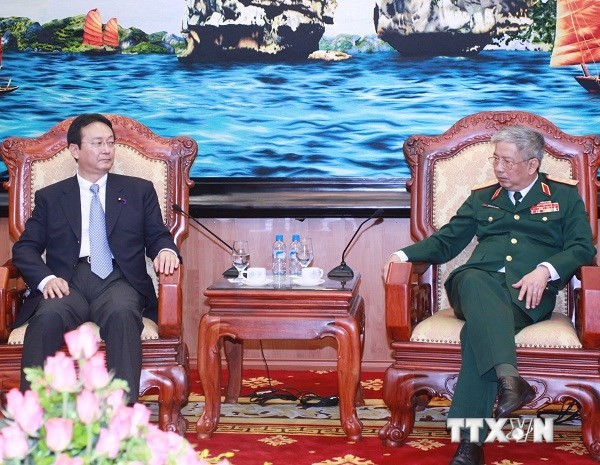 Deputi Menteri Pertahanan Vietnam menerima delegasi Komisi Keamanan Majelis Rendah Jepang - ảnh 1