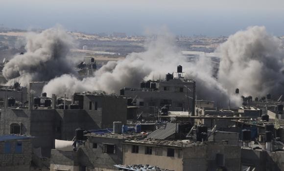 Israel melakukan kejahatan genosida di Jalur Gaza - ảnh 1