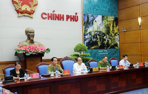Deputi PM, Nguyen Xuan Phuc: memperkuat pekerjaan sosialisasi Undang-Undang dan pencegahan kriminalitas - ảnh 1
