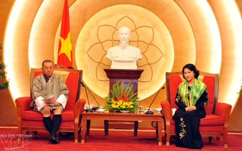 Wakil Ketua MN Vietnam, Nguyen Thi Kim Ngan menerima Kepala Badan Auditing Kerajaan Bhutan, Dasho Ugen Chewang - ảnh 1