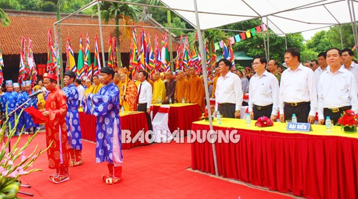 Acara peringatan ultah ke-572 Hari Wafatnya Pahlawan Bangsa, Budayawan Dunia Nguyen Trai - ảnh 1