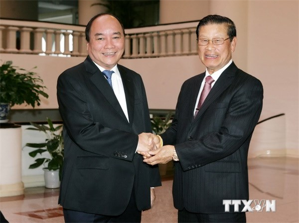 Vietnam dan Laos sepakat menggelarkan secara berhasil-guna proyek-proyek investasi - ảnh 1