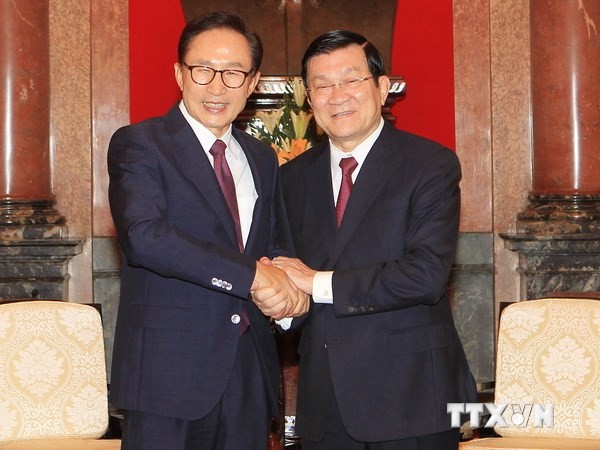 Mantan Presiden Republik Korea, Lee Myung-bak mengunjungi Vietnam - ảnh 1