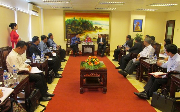 Simposium ke-2 Kerjasama ekonomi antar-provinsi daerah Tay Nguyen-Trung Bo Selatan (Vietnam) dengan beberapa provinsi di Laos Tengah dan Laos Selatan - ảnh 1
