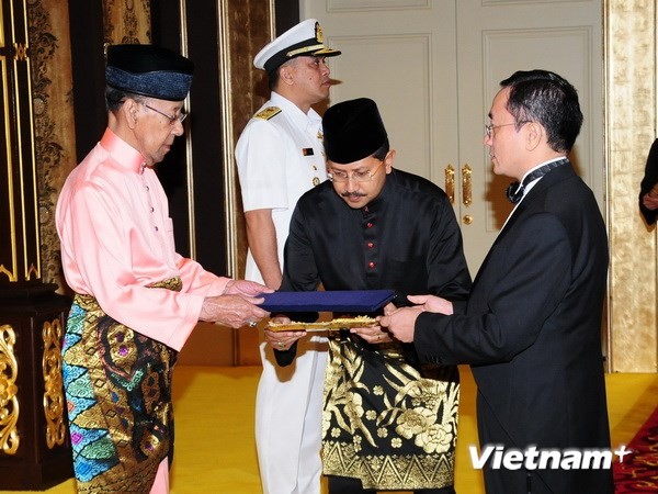 Yang Dipertuan Agung Malaysia menilai tinggi hubungan kemitraan dengan Vietnam - ảnh 1