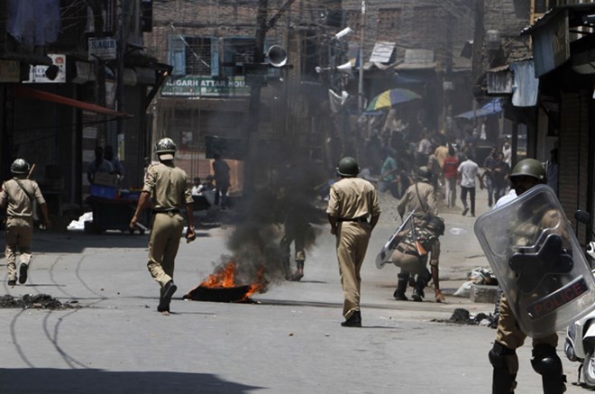India: Bentrokan terjadi di Kashmir, sehingga menewaskan sedikit-dikitnya 9 orang - ảnh 1