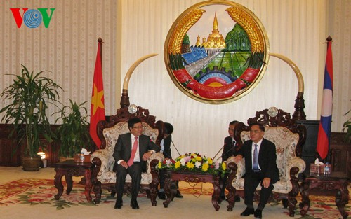 Deputi PM, Menlu Vietnam, Pham Binh Minh melakukan kunjungan resmi di Laos - ảnh 1