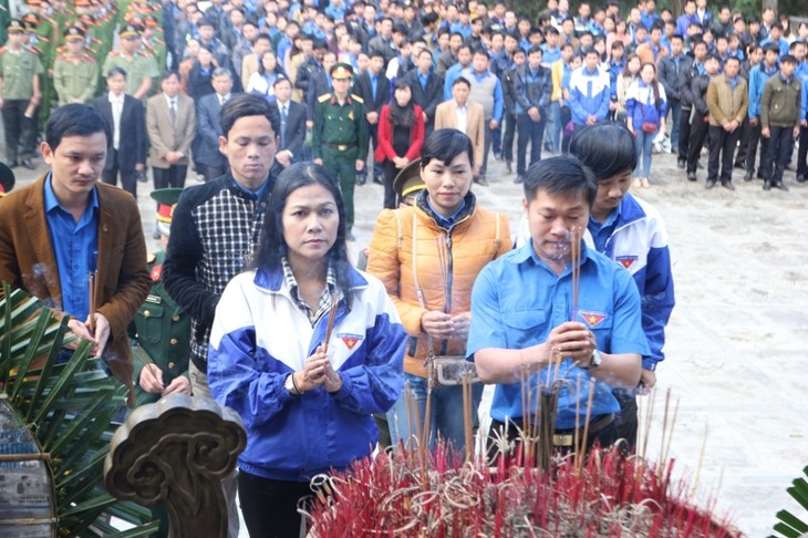 Pemuda provinsi Quang Tri berterima kasih kepada para martir - ảnh 1