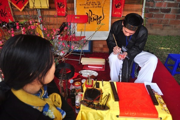 Pameran Kaligrafi untuk menyambut Hari Raya Tet 2015 dibuka - ảnh 1