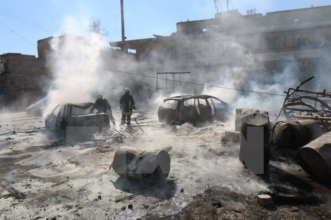 Pasukan koalisi melakukan serangan udara terhadap kilang minyak IS di Suriah - ảnh 1
