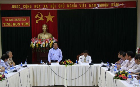 Deputi PM, Menlu Vietnam, Pham Binh Minh melakukan temu kerja dengan provinsi Kon Tum - ảnh 1