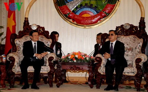 Presiden Vietnam, Truong Tan Sang melakukan pertemuan dengan PM dan Ketua Parlemen Laos - ảnh 1
