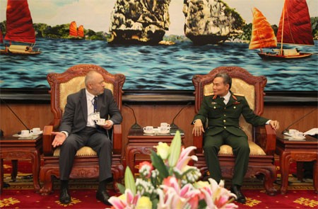 Pimpinan Kemhan Vietnam menerima Direktur Badan Federasi urusan kerjasama teknik militer Rusia - ảnh 1