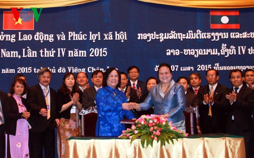Vietnam dan Laos memperkuat kerjasama di bidang tenaga kerja dan sosial - ảnh 1