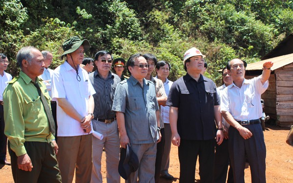 Perlu meningkatkan kehidupan warga etnis minoritas yang menerima tugas mengelola dan menjaga hutan - ảnh 1