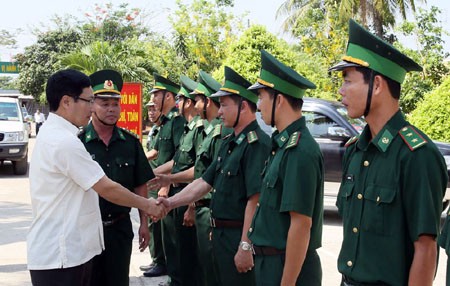 Deputi PM, Menlu Vietnam, Pham Binh Minh melakukan kunjungan kerja di provinsi An Giang - ảnh 1