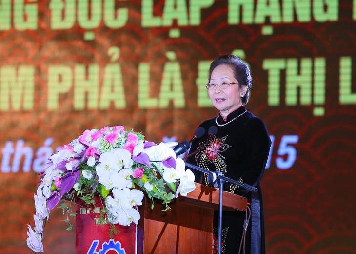 Kota Cam Pha, provinsi Quang Ninh menerima Bintang Kemerdekaan kelas I dan pengakuan sebagai kota kelas II - ảnh 1