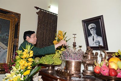 Jenderal Phung Quang Thanh mengunjungi dan berterima kasih kepada para mantan pemimpin Kemenhan Vietnam - ảnh 1