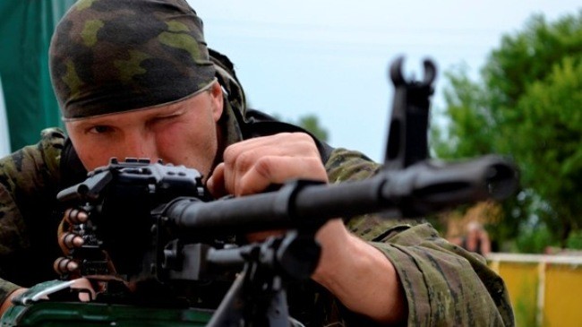 Baku tembak terjadi di Ukraina Timur tanpa memperdulikan permufakatan gencatan senjata - ảnh 1