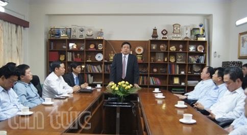 Menhan Vietnam, Phung Quang Thanh mengunjungi Kedutaan Besar Vietnam di India - ảnh 1