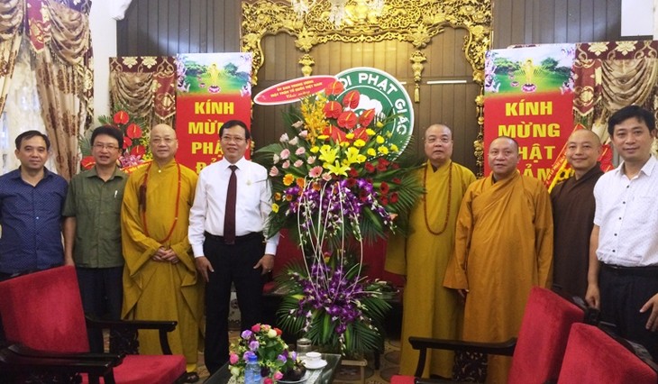 Pimpinan Front Tanah Air Vietnam mengucapkan selamat Hari Waisak kepada Sangha Buddha Vietnam - ảnh 1