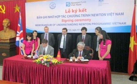 Menandatangani MoU kerjasama Program Newton Vietnam - ảnh 1