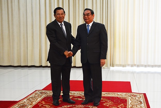 Para pemimpin Kamboja menerima delegasi tingkat tinggi Partai Komunis Vietnam - ảnh 1