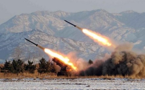 RDR Korea menembakkan 3 rudal jarak pendek ke wilayah laut di bagian Timur - ảnh 1