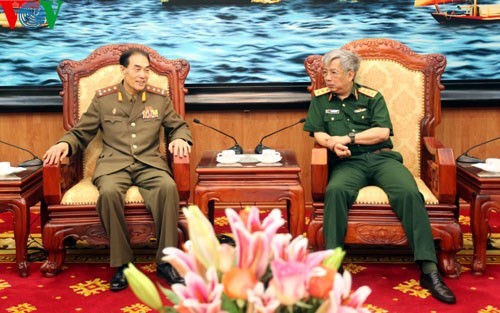 Mendorong hubungan antara tentara dan rakyat dua negeri Vietnam-RDR Korea. - ảnh 1