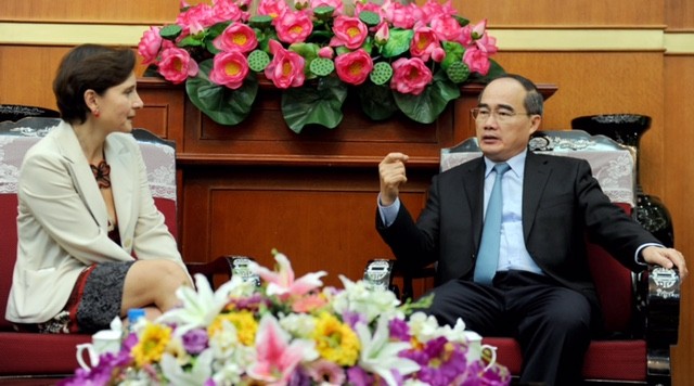 Ketua Pengurus Besar Front Tanah Air Vietnam, Nguyen Thien Nhan menerima Duta Besar Luar Biasa dan Berkuasa Penuh Swiss dan Duta Besar Italia - ảnh 1