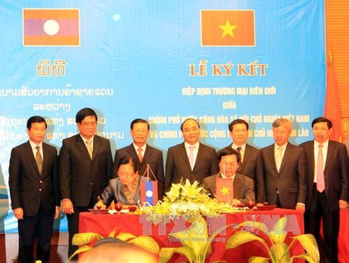 Menandatangani Perjanjian perdagangan perbatasan antara dua negara Vietnam-Laos - ảnh 1