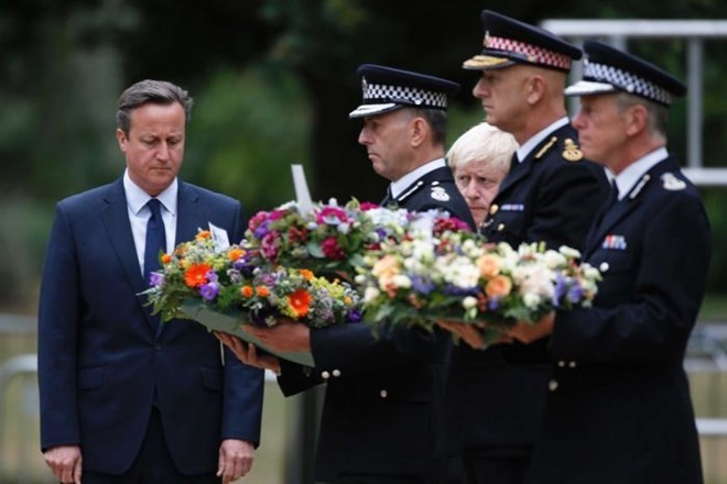 Inggris memperingati ultah ke-10 serangan teror terhadap sistim perhubungan publik London - ảnh 1