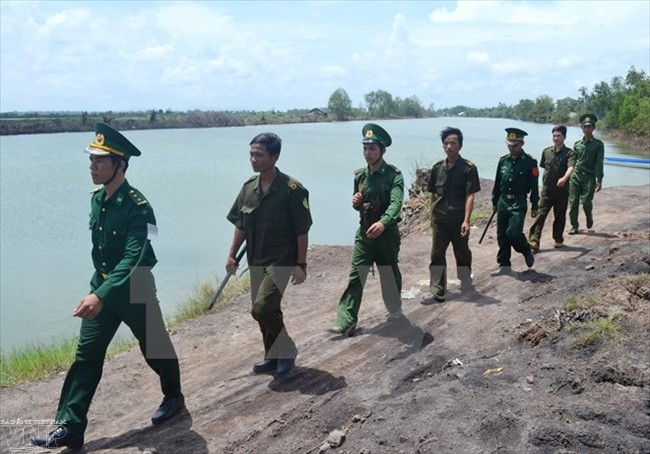Vietnam dan Kamboja melakukan survei lapangan di daerah perbatasan - ảnh 1
