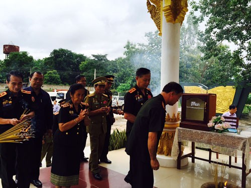 Orang Vietnam di Laos memperingati Hari Prajurit Penyandang Cacad dan Martir (27 Juli) - ảnh 1
