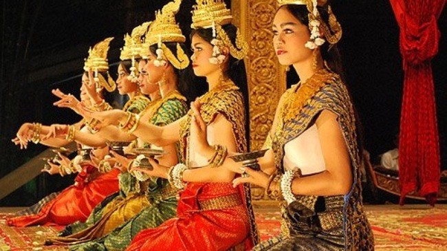Memperkenalkan berbagai tari dari 4 negara ASEAN: Laos, Thailand, Kamboja dan Indonesia - ảnh 10