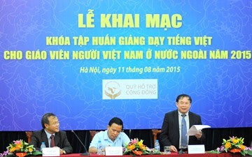 Kursus penataran pengajaran bahasa Vietnam untuk guru orang Vietnam di luar negeri - ảnh 1