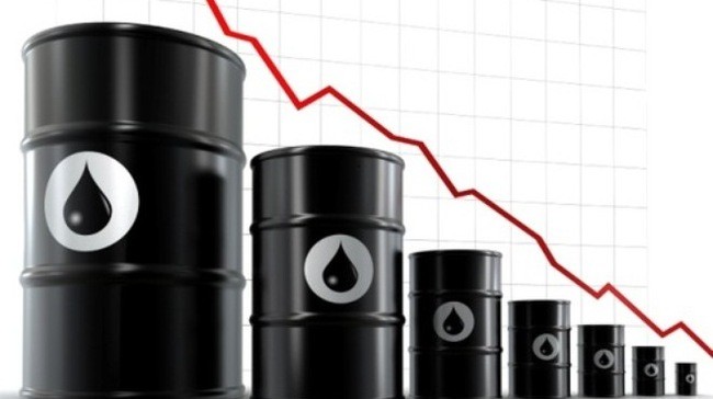 Harga minyak turun sampai tarap yang paling rendah selama lebih dari 6 tahun ini - ảnh 1