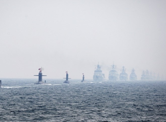 Tiongkok melakukan latihan perang dengan peluru sungguhan di Laut Hoatung - ảnh 1