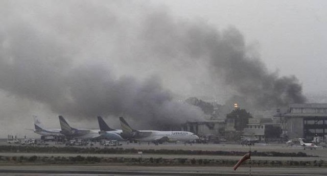 Terjadi serangan teror terhadap bandara di Pakistan - ảnh 1