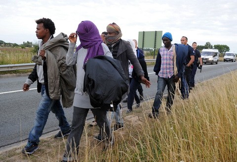 Perancis berupaya menangani krisis migran di kota Calais - ảnh 1